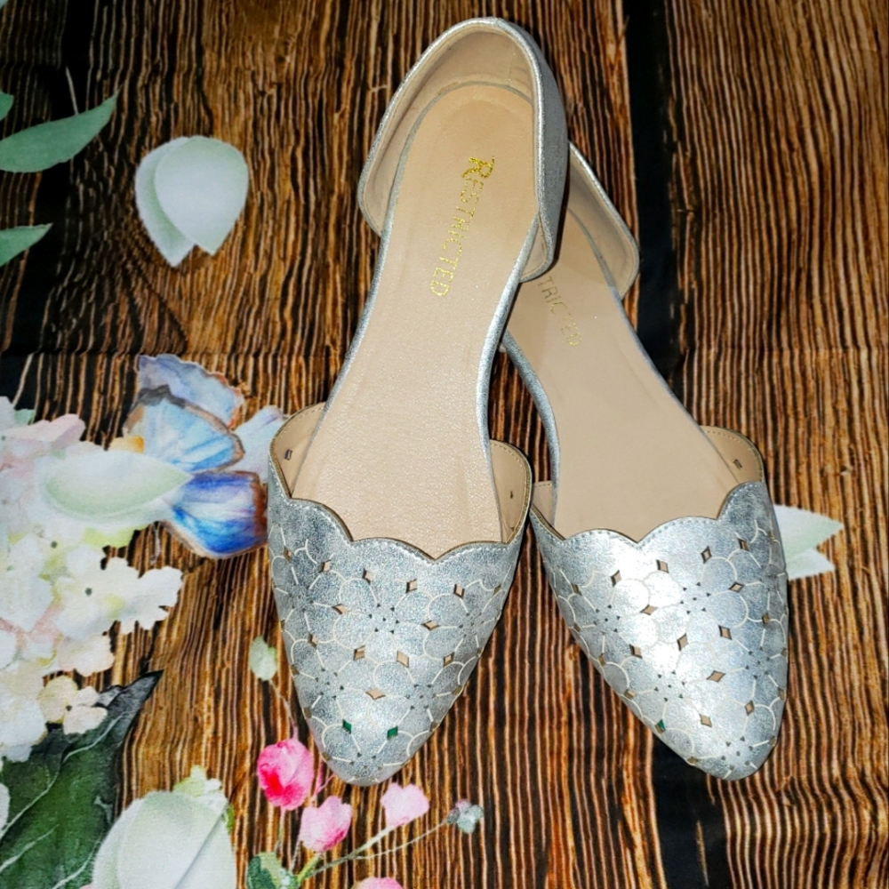 Restricted Ladies Size 10 Silver flats